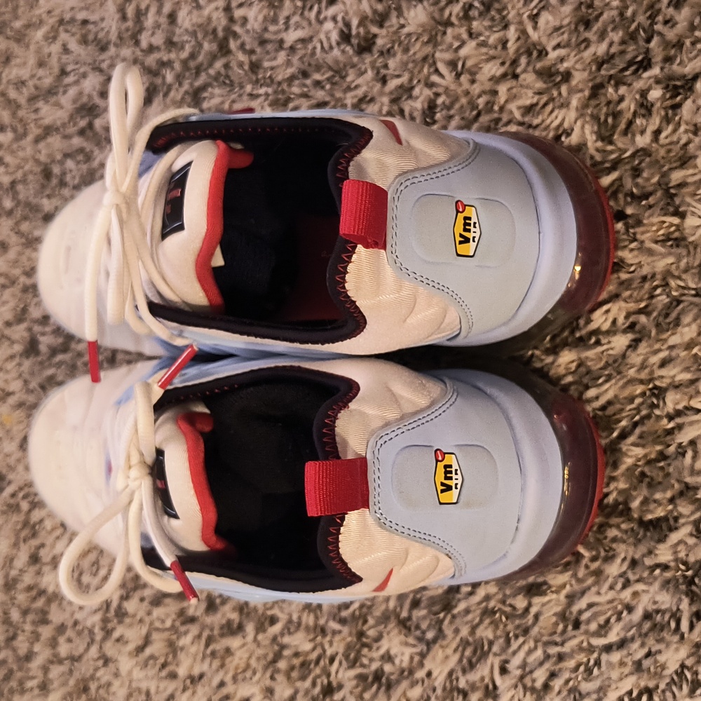 Nike Air VaporMax Plus - White and Red Accents - Picture 4 of 8